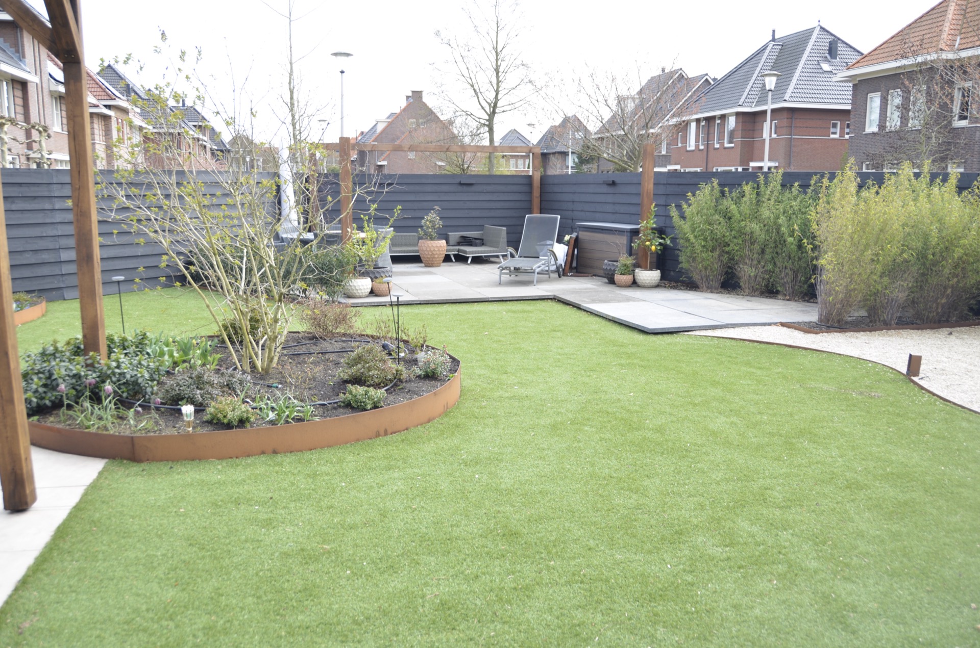 Tuinaanleg door J van Stijn Tuinverzorging, tuinontwerp en tuinaanleg in Pijnacker en omgeving